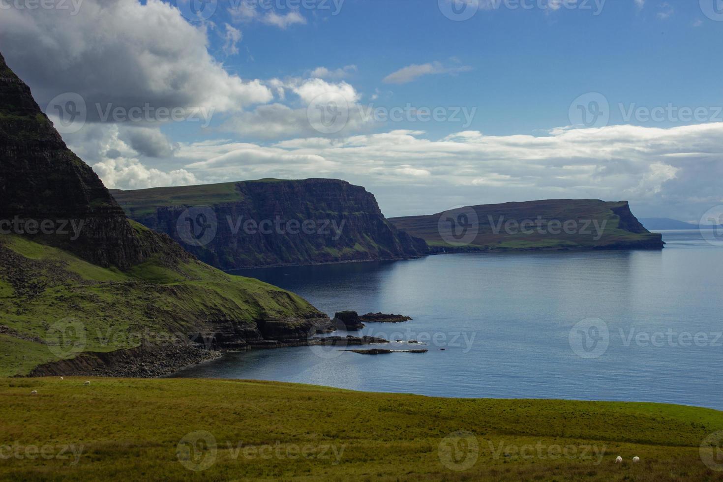 Ozeanküste am Leuchtturm Neist Point, Schottland foto