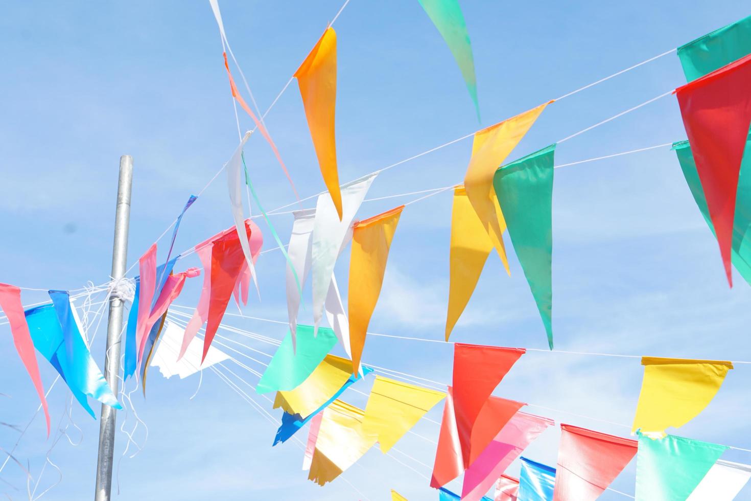 Festival mehrfarbiger Flaggenhintergrund foto