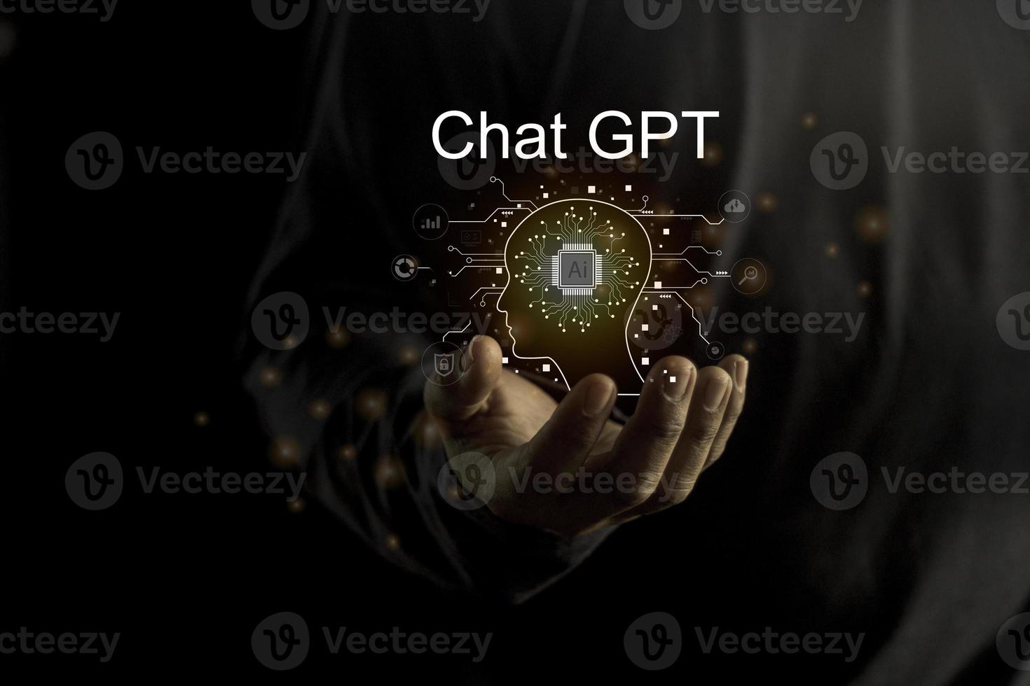 geschäftsmann, der ein leichtes chatbot-symbol hält. chat gpt ai oder künstliche intelligenz mit chatbot generieren foto