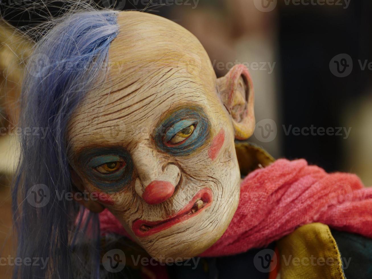 Schreckliche Clown-Teufelsmaske mit blauen Haaren foto