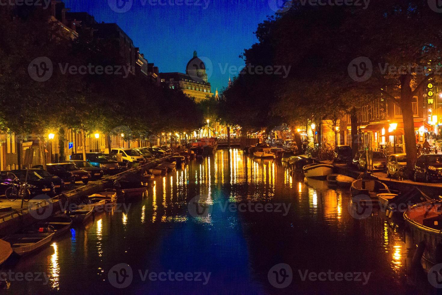 schöner kanal in der alten stadt amsterdam, niederlande, provinz nordholland. foto