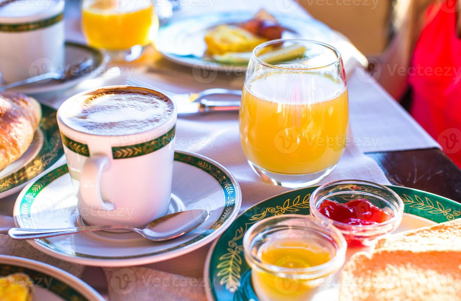 Gesundes Frühstück im Restaurant Resort im Freien foto