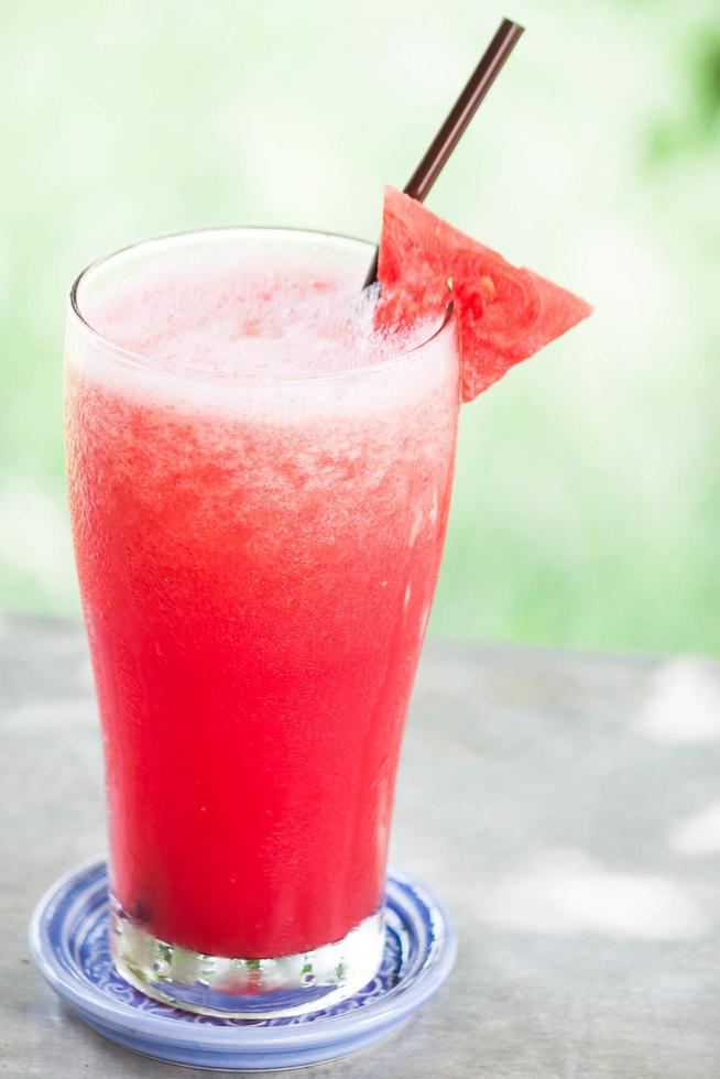 Wassermelonengetränk in einem Glas foto