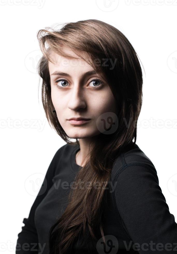 Porträt einer jungen emotionalen Frau foto