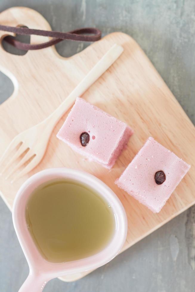 Draufsicht auf Tee und Kuchen foto