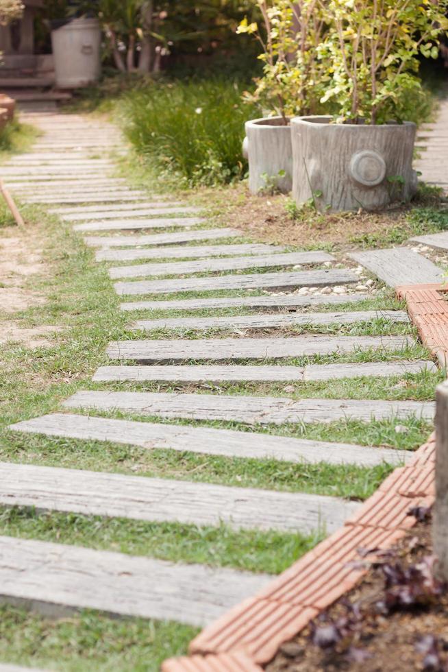 Gartenwanderweg mit Stein machen foto