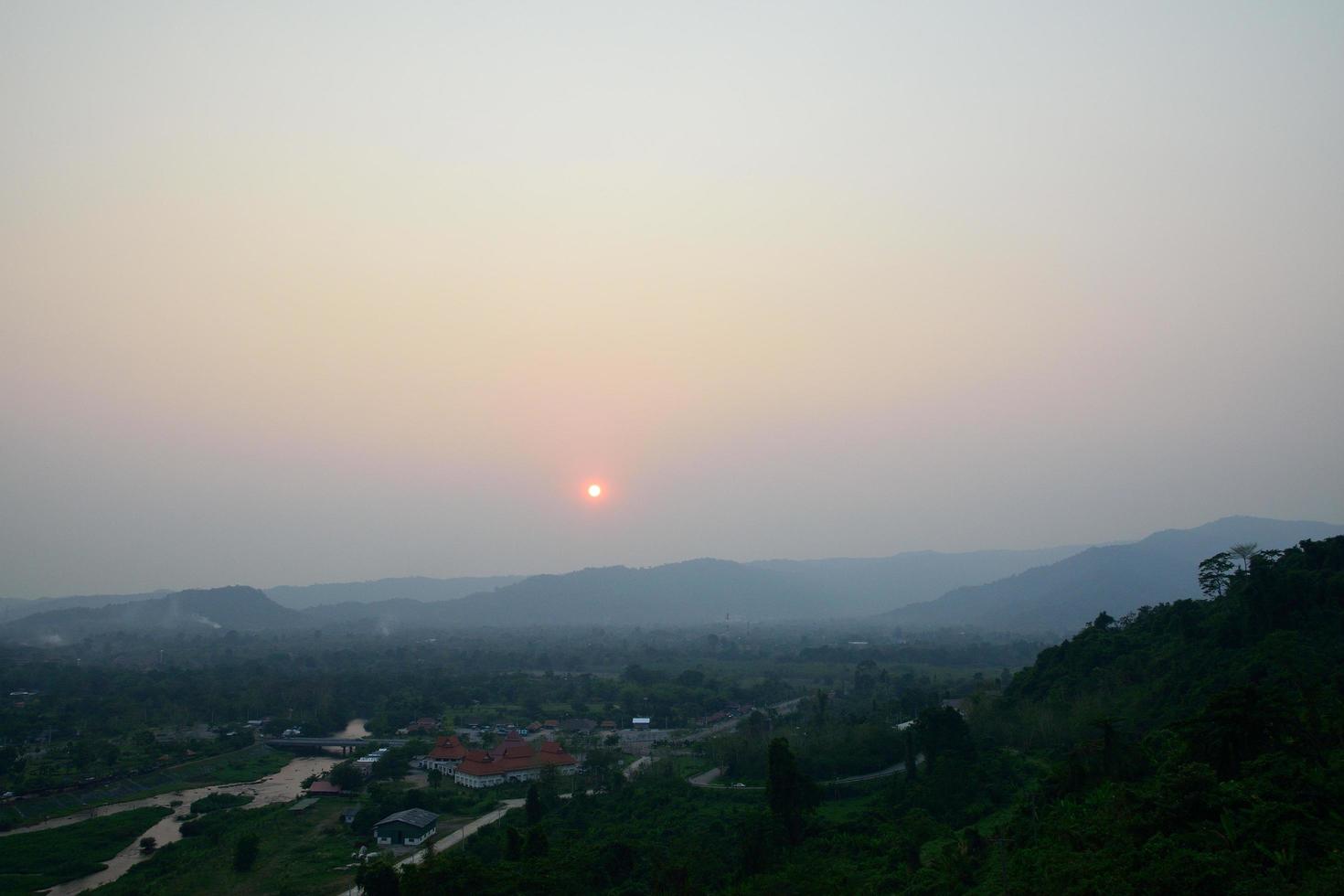 Landschaft bei Sonnenuntergang foto