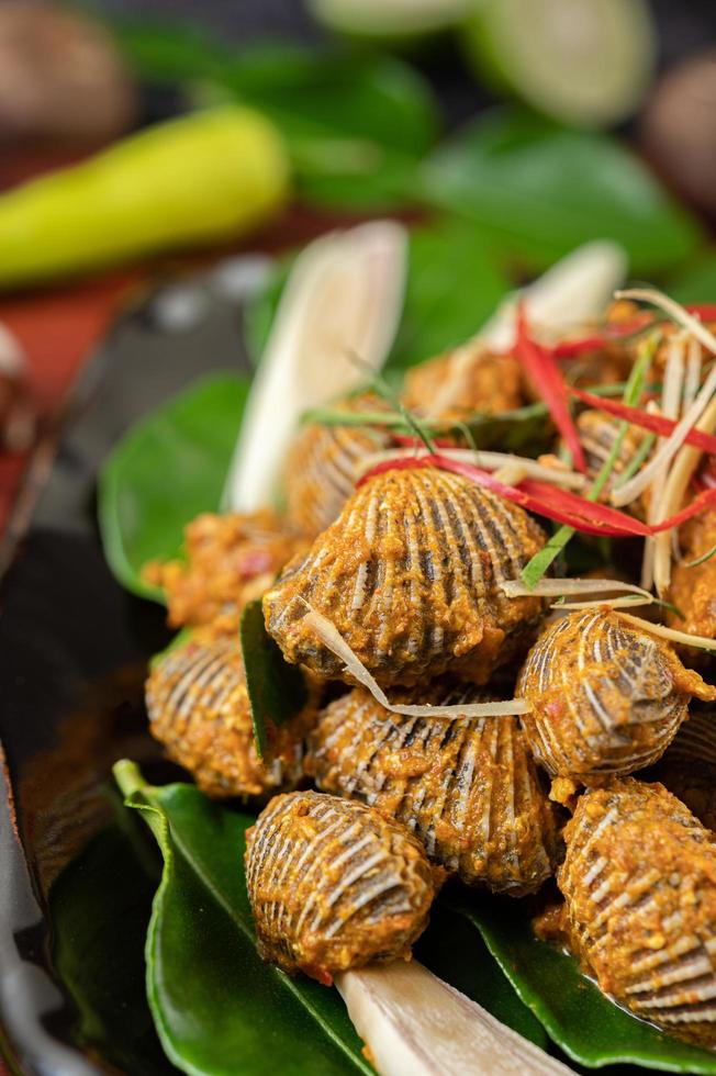 Curry- und sautierte Herzmuscheln foto