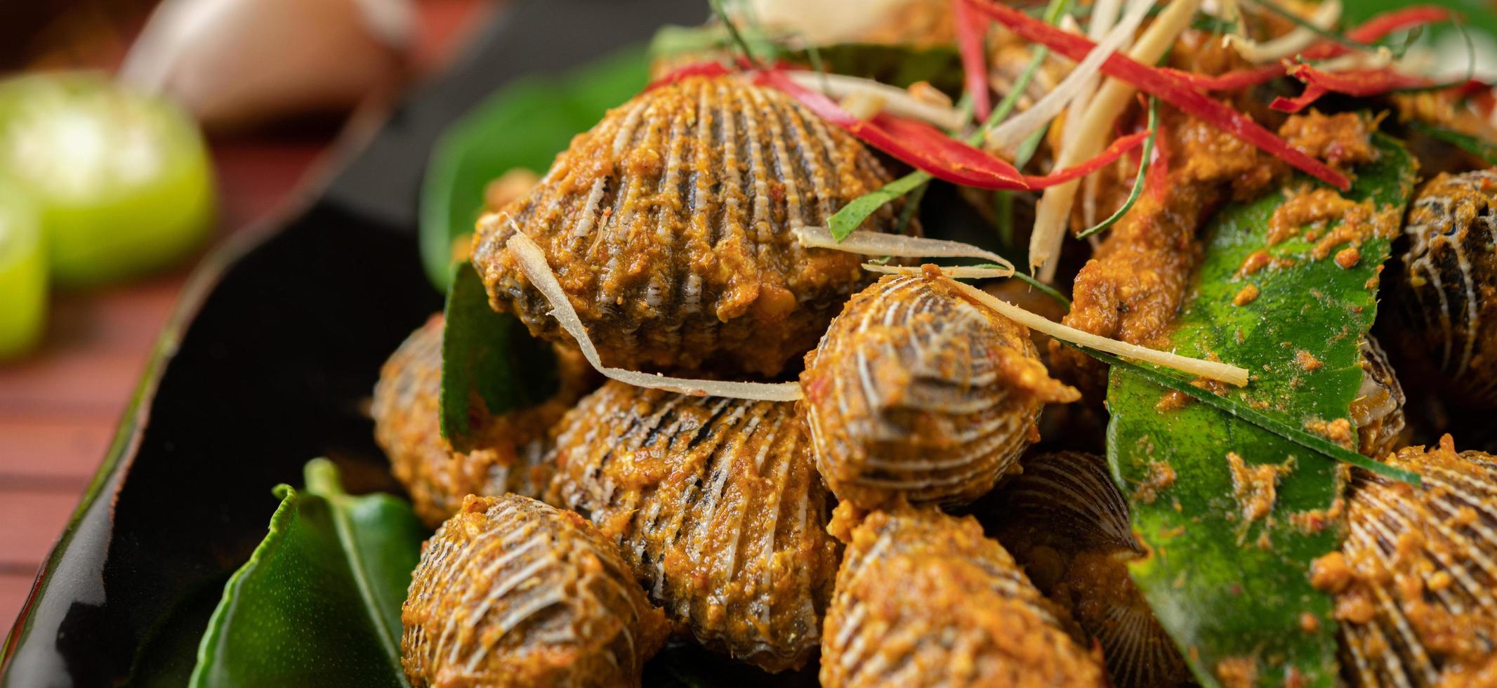 Curry- und sautierte Herzmuscheln foto