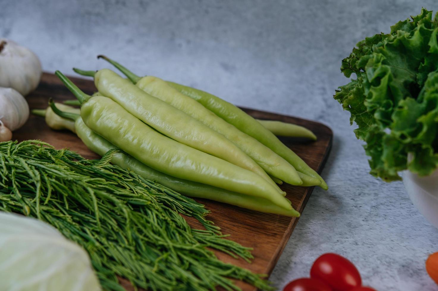 Cha-Om, Paprika und Knoblauch foto