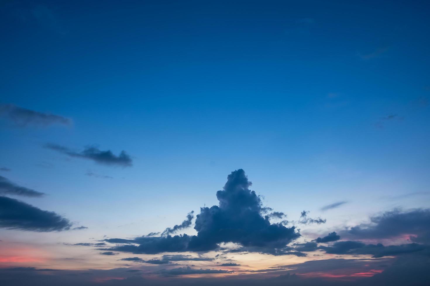 der Himmel bei Sonnenuntergang foto