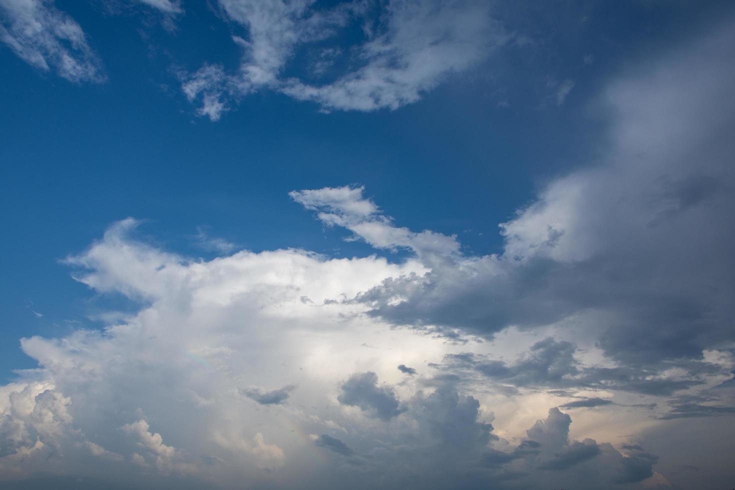 der Himmel und die Wolken foto