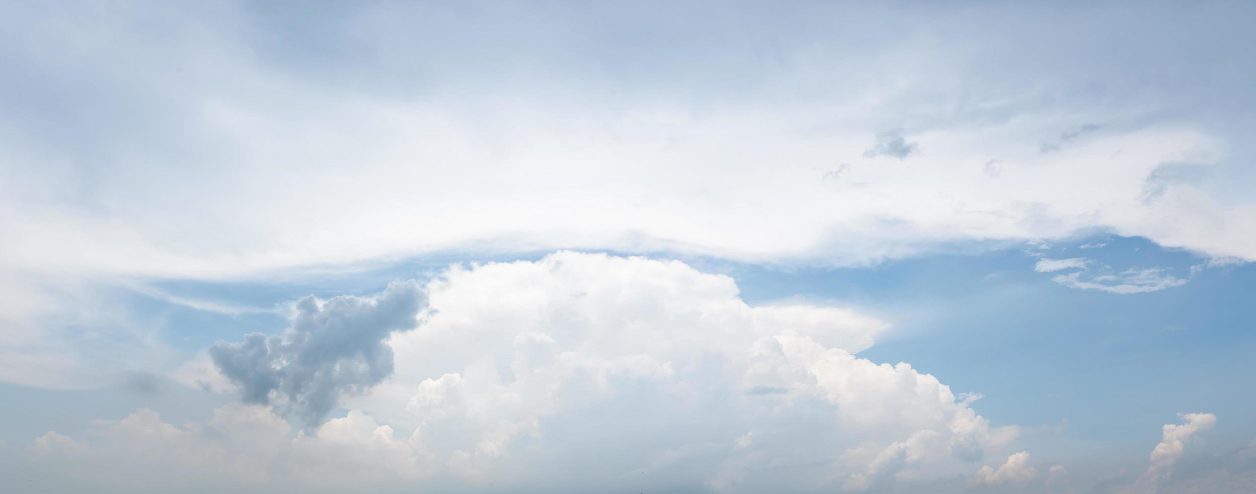 Himmel und Wolken foto