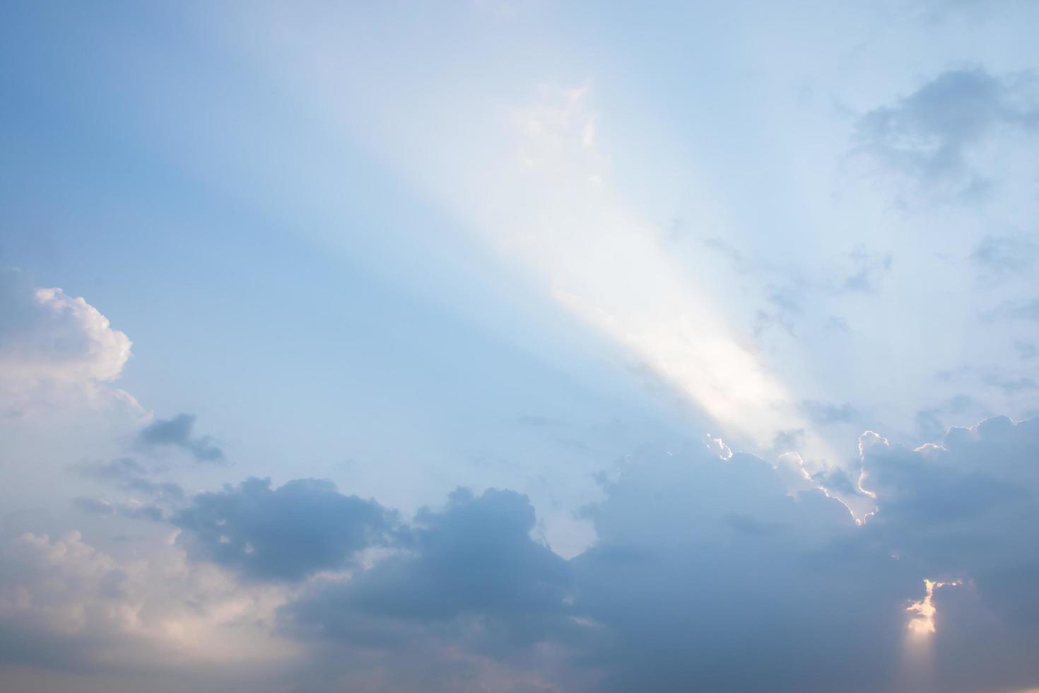 der Himmel bei Sonnenuntergang foto