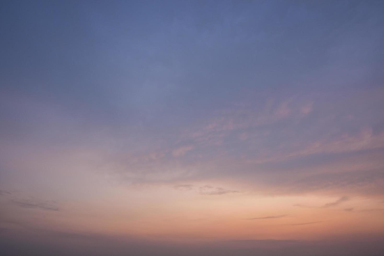 der Himmel bei Sonnenuntergang foto