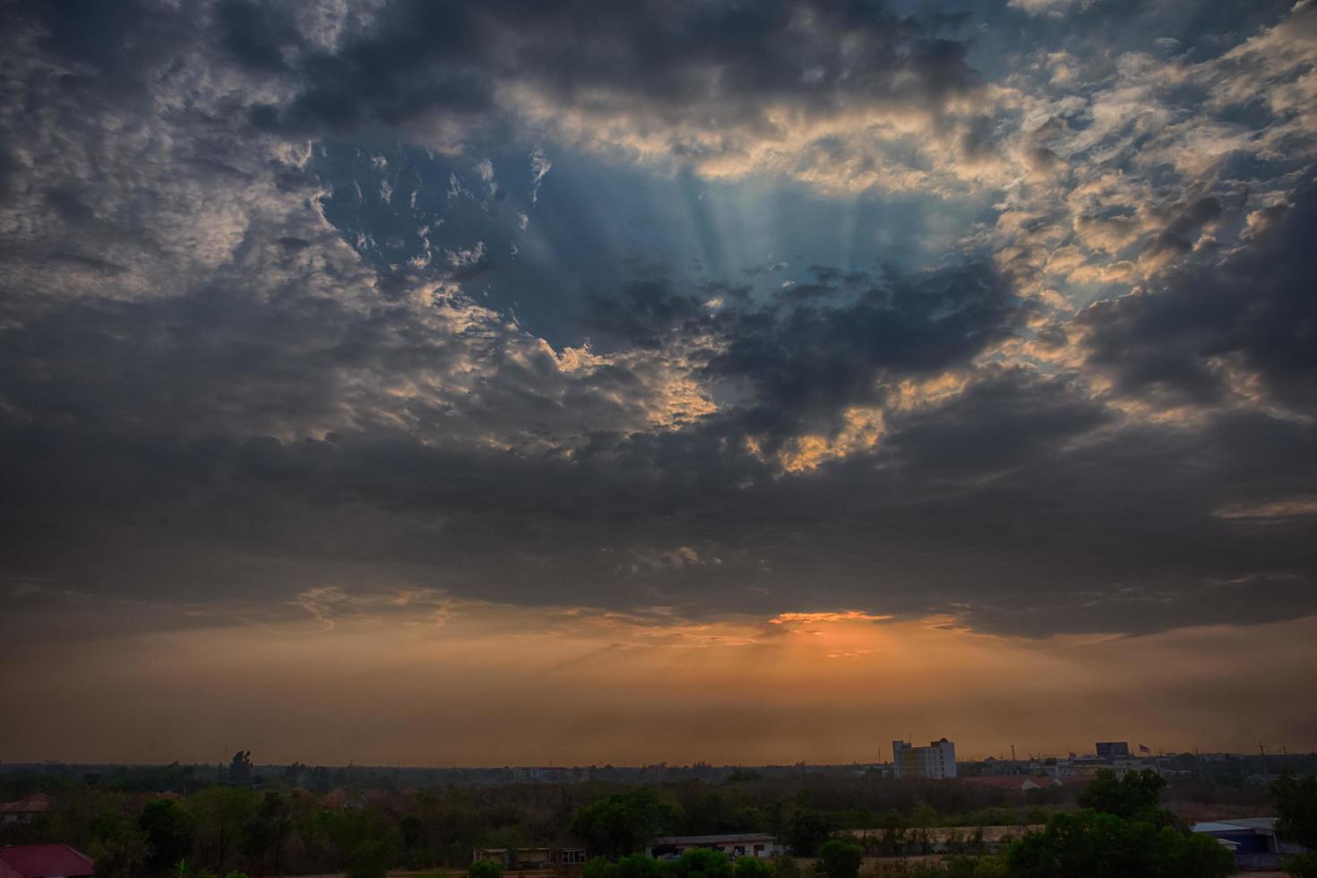 der Himmel bei Sonnenuntergang foto