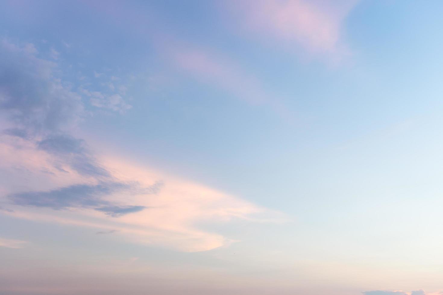 der Himmel bei Sonnenuntergang foto