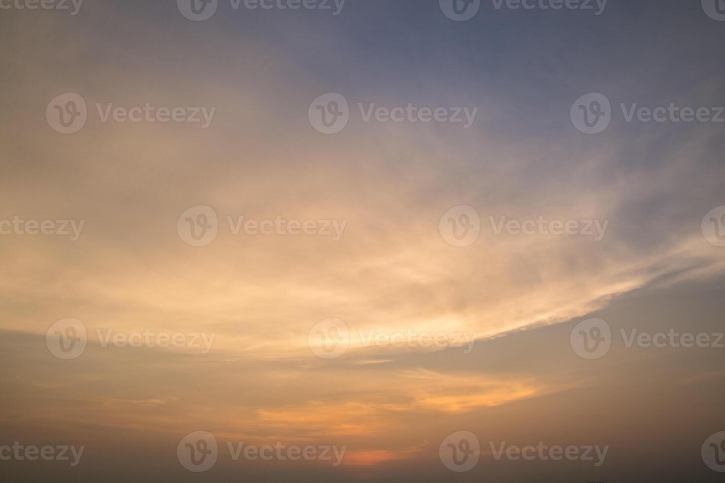 der Himmel bei Sonnenuntergang foto