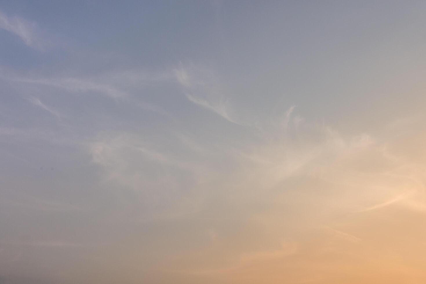 der Himmel bei Sonnenuntergang foto