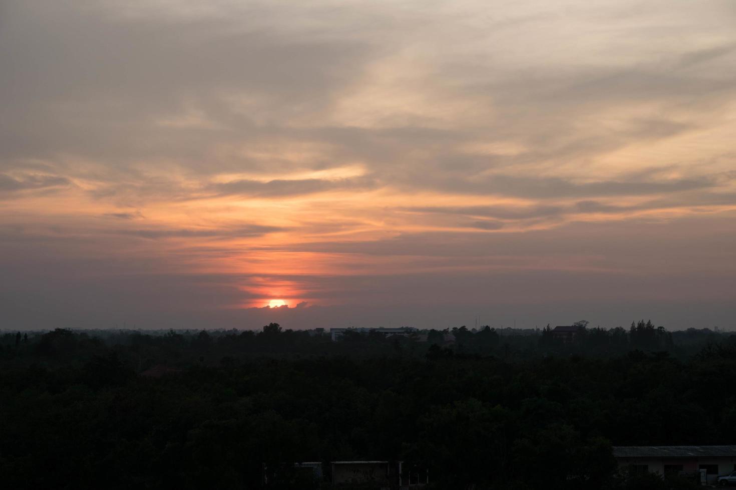 der Himmel bei Sonnenuntergang foto