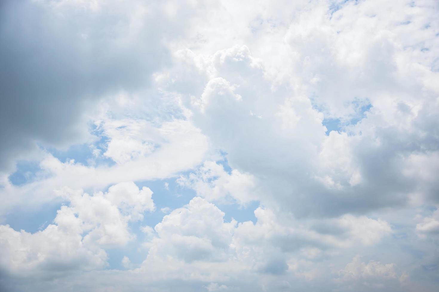 der Himmel und die Wolken foto