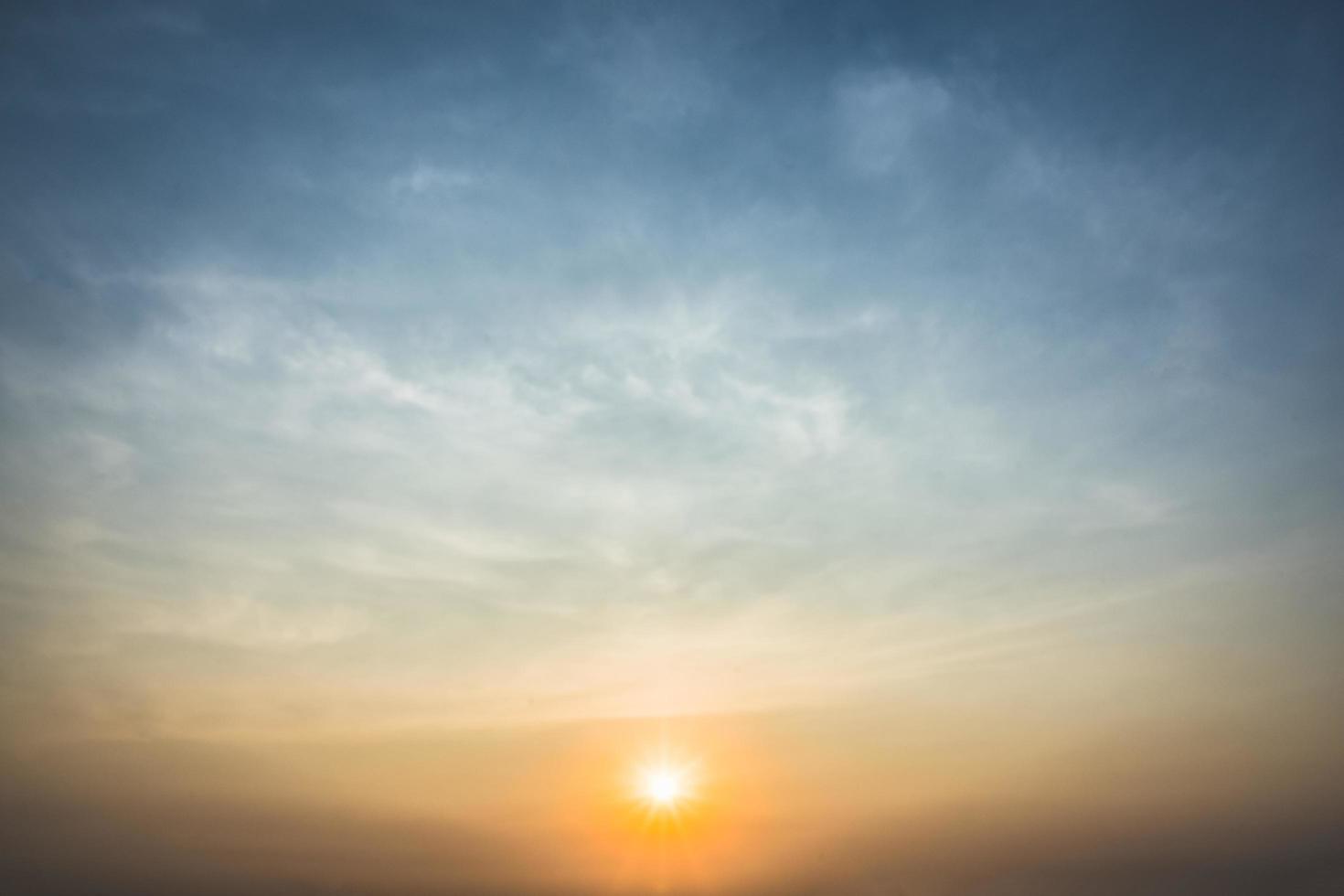 der Himmel bei Sonnenuntergang foto