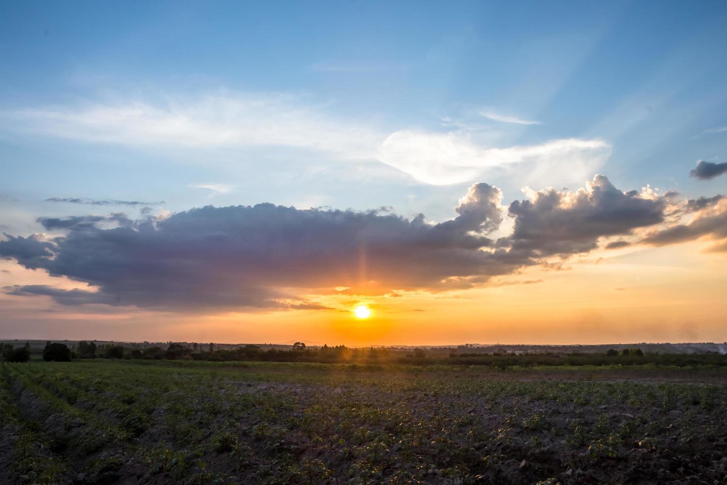 der Himmel bei Sonnenuntergang foto