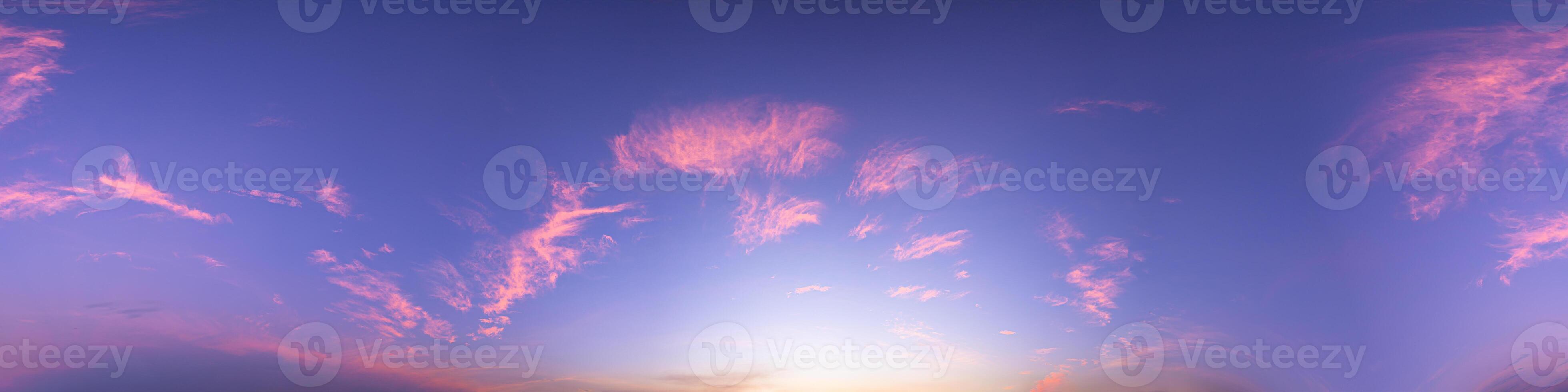 der Himmel bei Sonnenuntergang foto