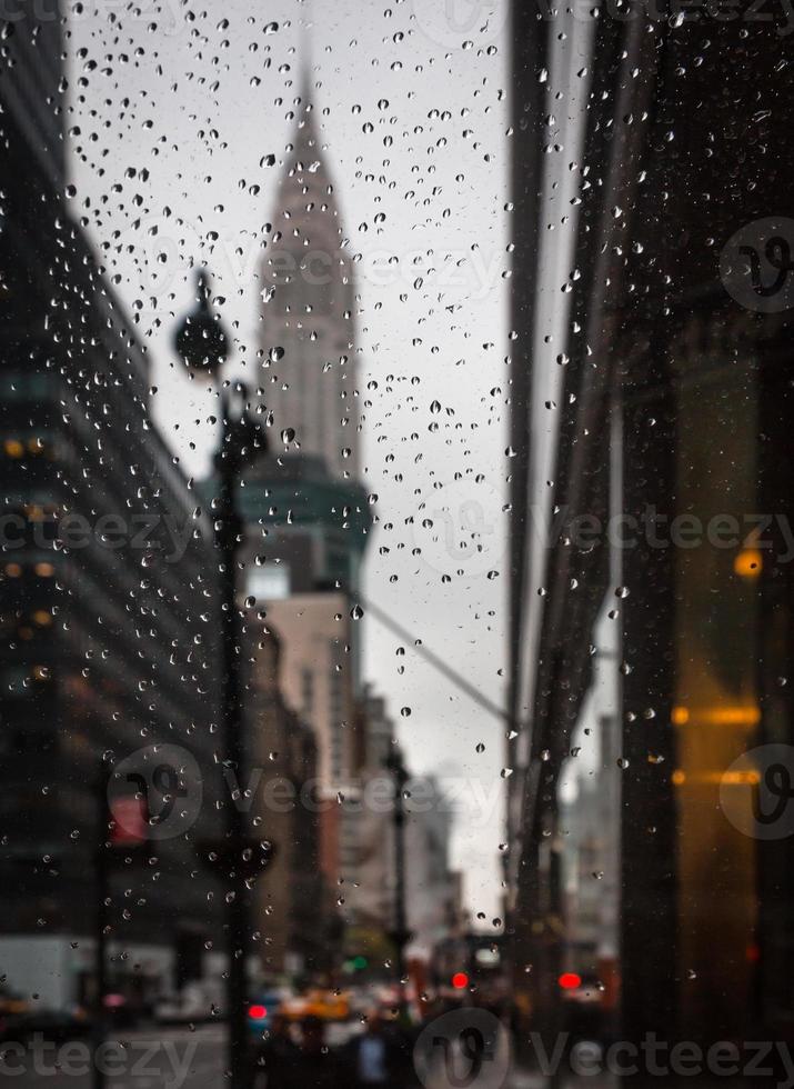 Chrysler Building an einem bewölkten Abend foto