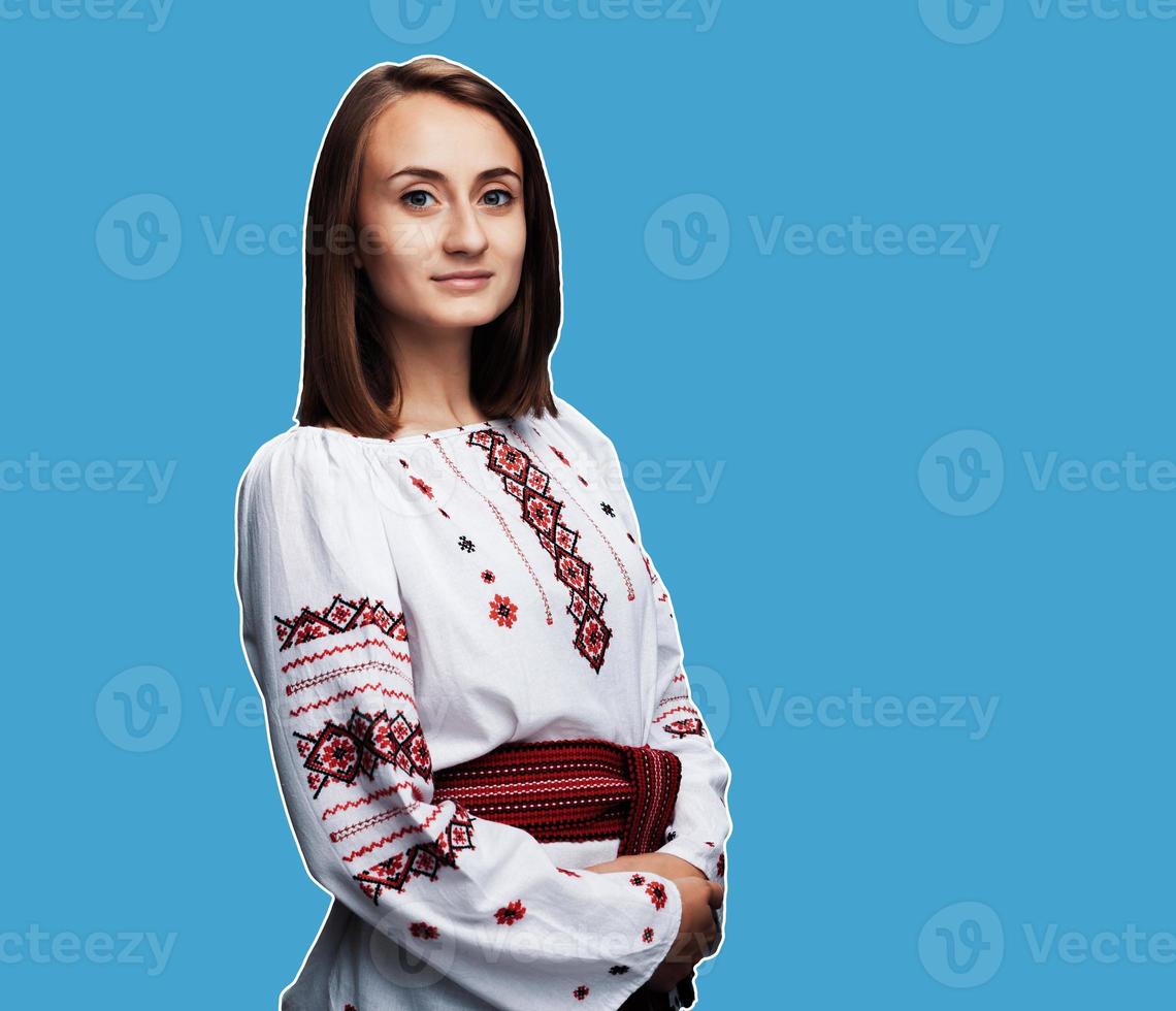 junges Mädchen im ukrainischen Nationalanzug foto