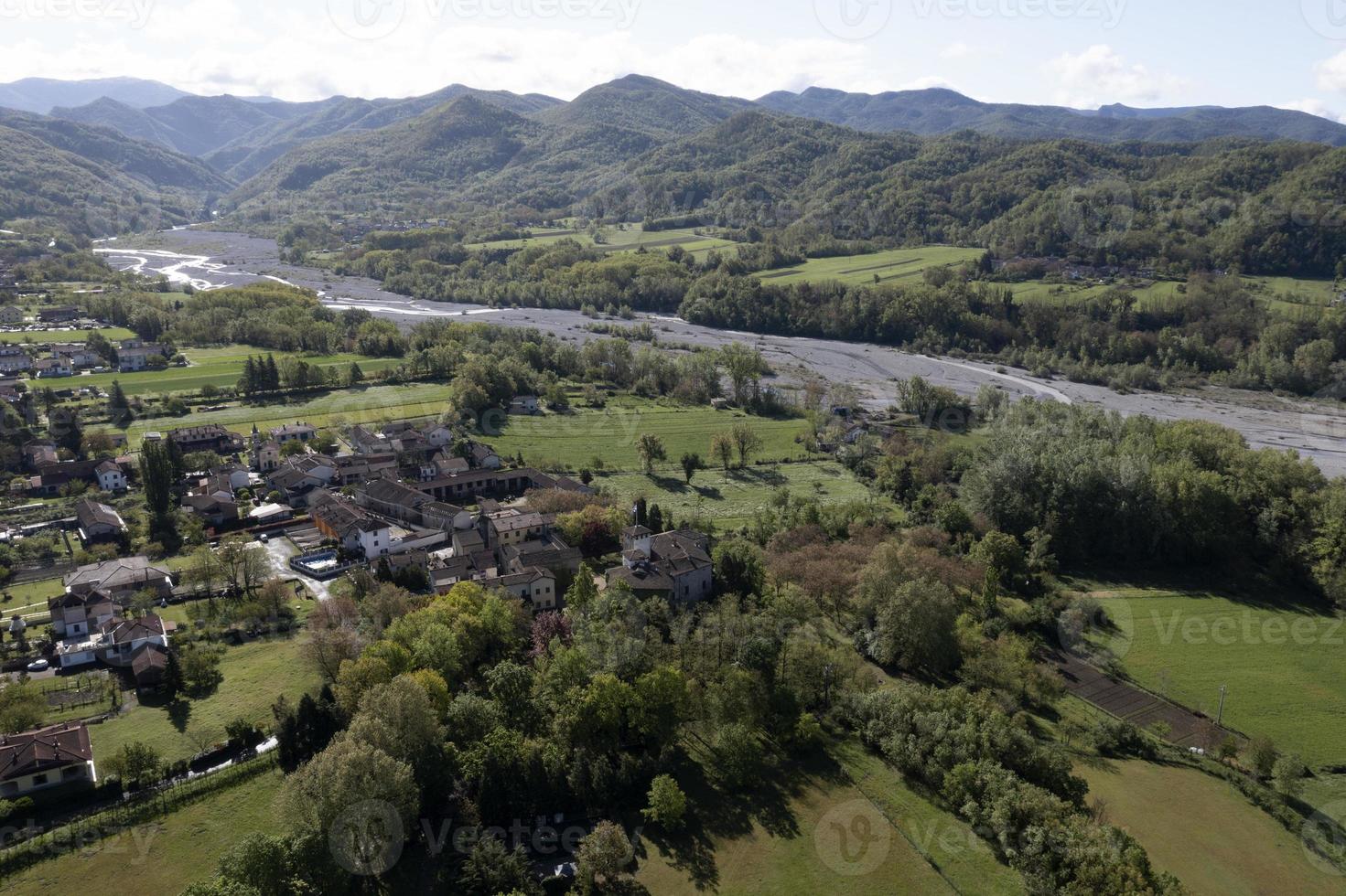 borghetto di borbera pemonte italien dorf luftbild panorama foto