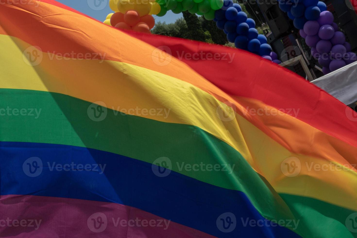 Regenbogen-Friedensflagge des homosexuellen Stolzes foto