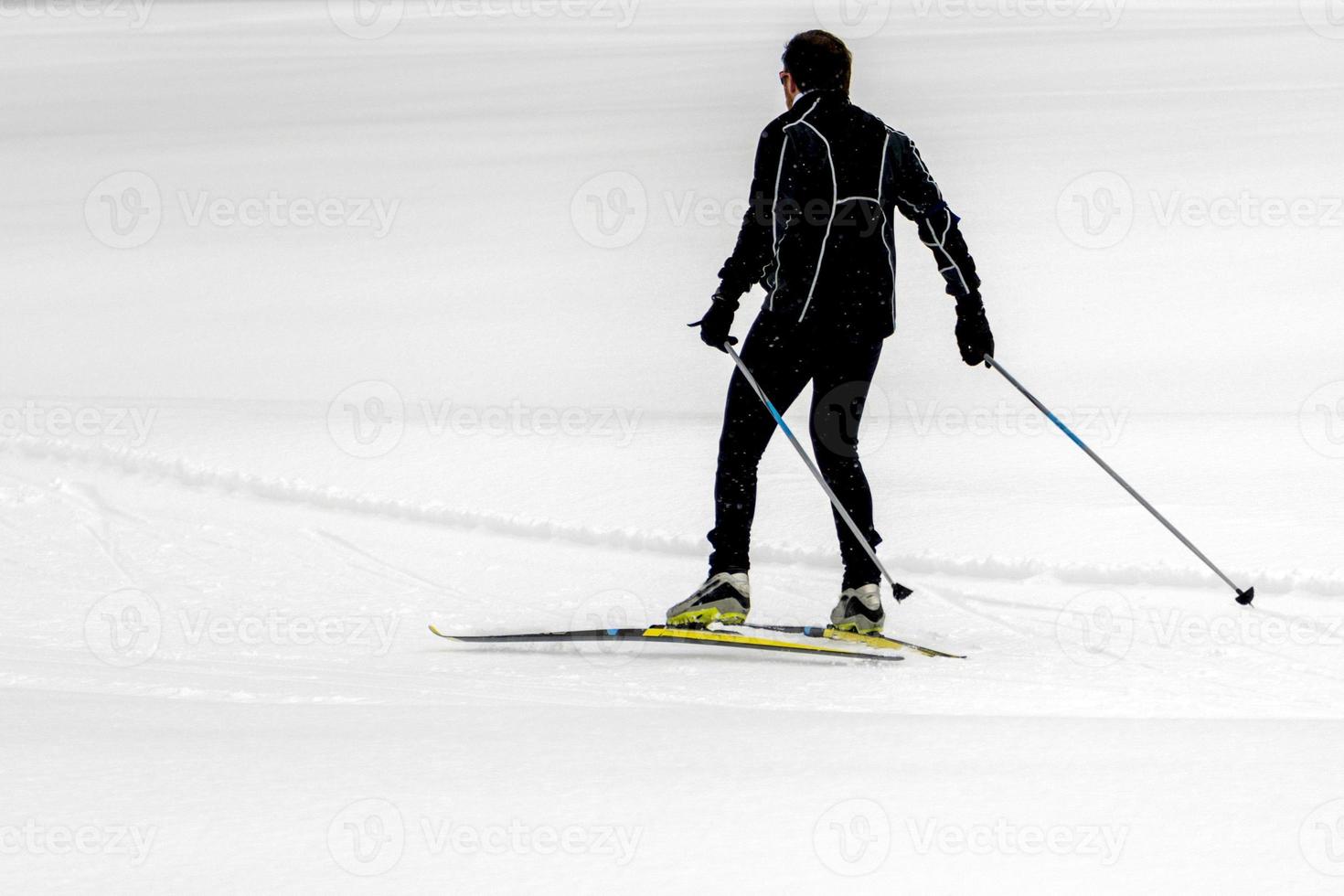 Langlaufen in den Alpen foto