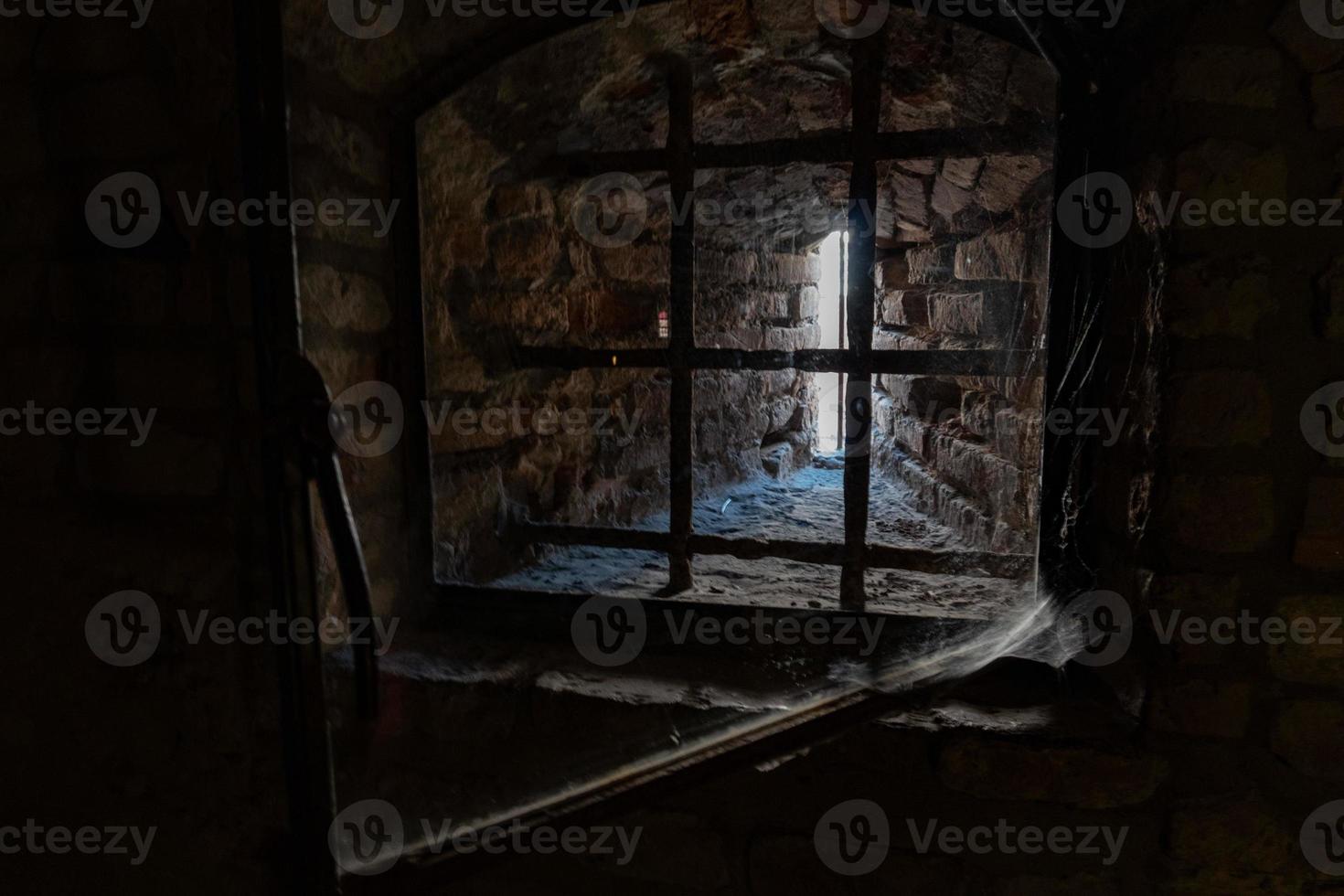 mittelalterliches Gitter aus Eisenstangen foto