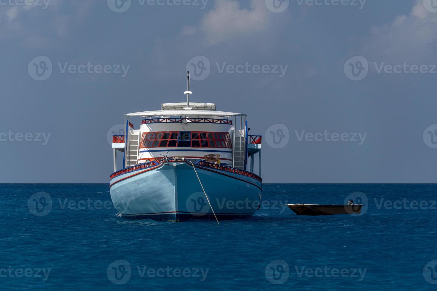 Kleines Tauchschiff auf den Malediven foto