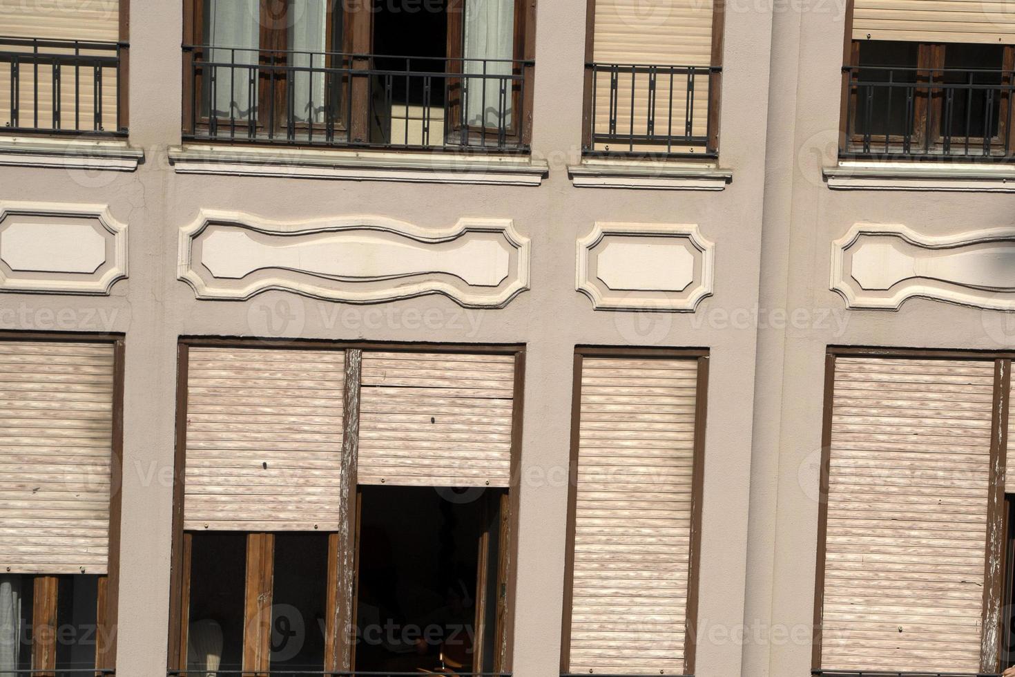 Valencia Gebäudefenster und Balkon foto