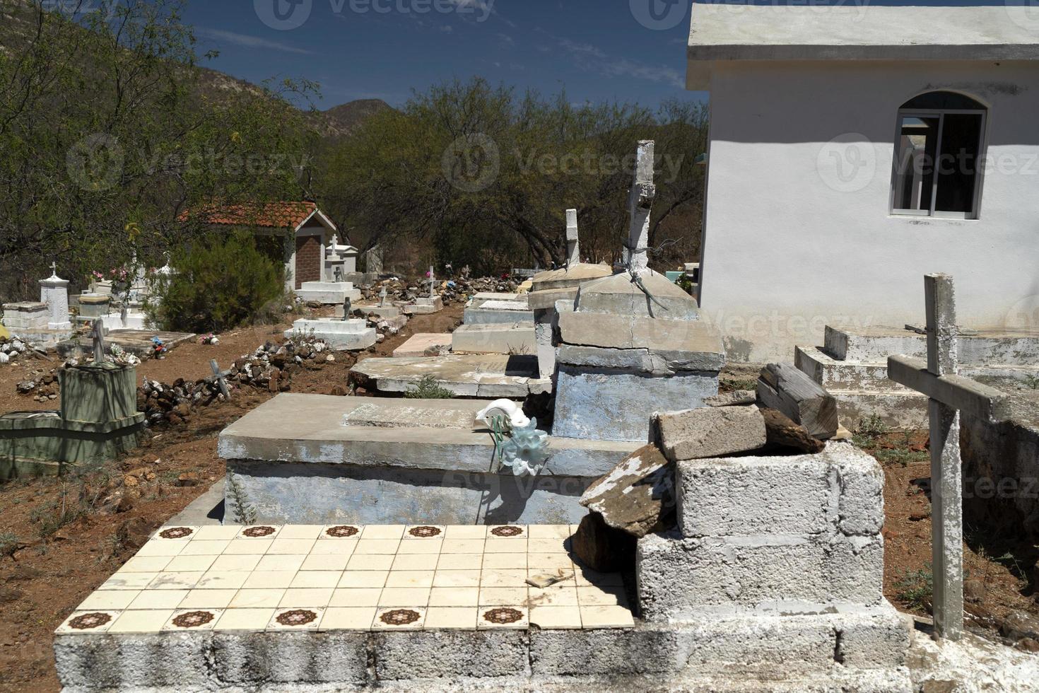 Alter mexikanischer Friedhof im Bergbaudorf El Triunfo Baja California Sur foto