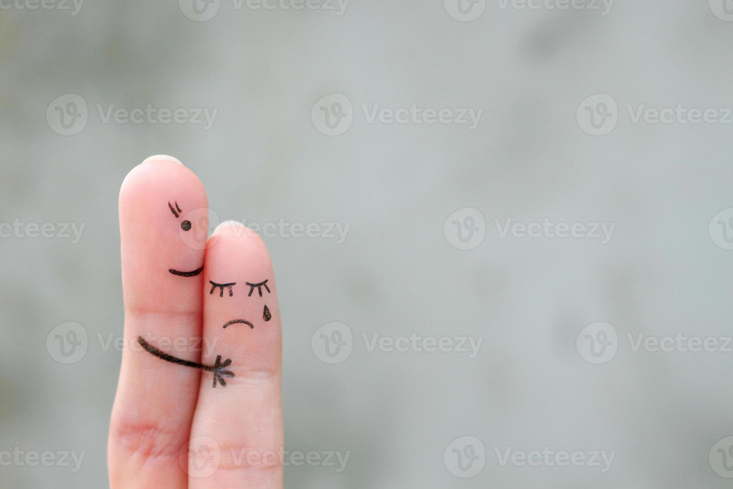 Fingerkunst der Mutter tröstet ihre Tochter. foto