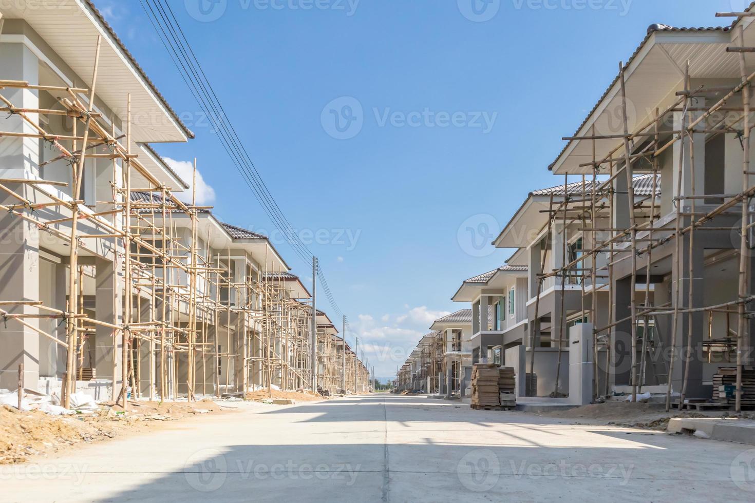 bau wohnbau neues haus im bau auf baustelle siedlung entwicklung foto