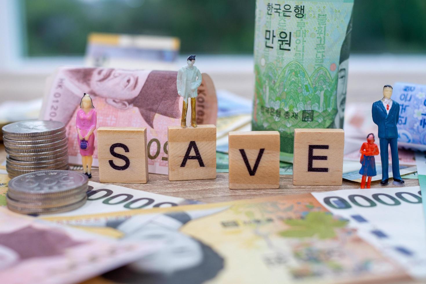 koreanische Währung. als Tauschmittel verwendete Banknoten und Münzen. regen die Produktion an und tragen dazu bei, Produkte von den Produktionsquellen zu den Verbrauchern zu bringen. foto