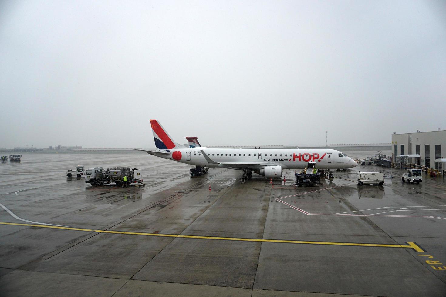 Paris, Frankreich - 19. März 2018 - Flughafen Paris mit Schnee bedeckt foto