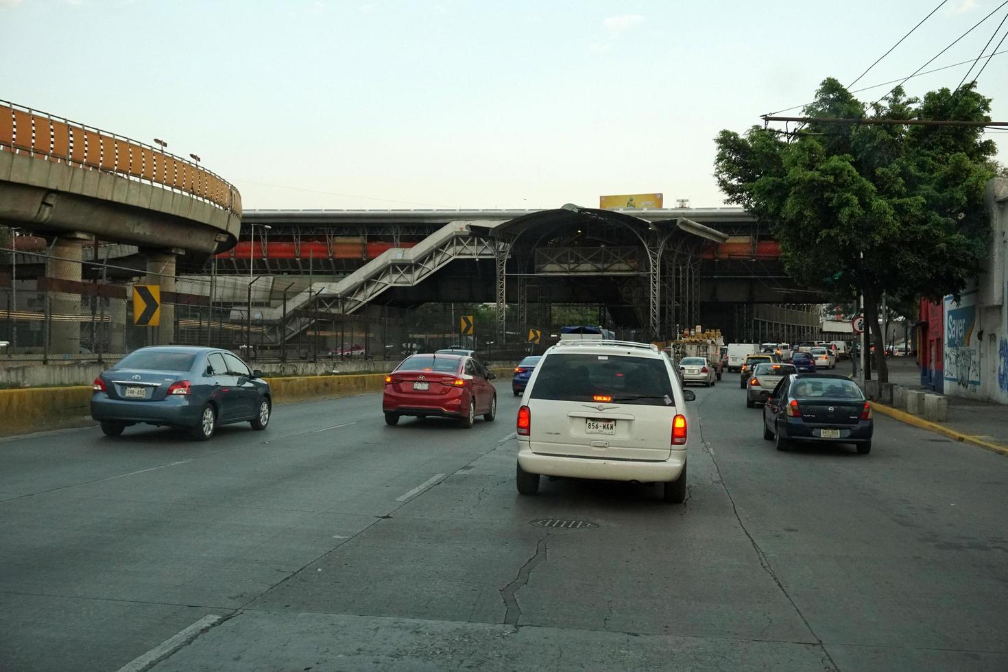 mexiko-stadt, mexiko - 18. märz 2018 - mexikanische metropole hauptstadt verstopfter verkehr foto