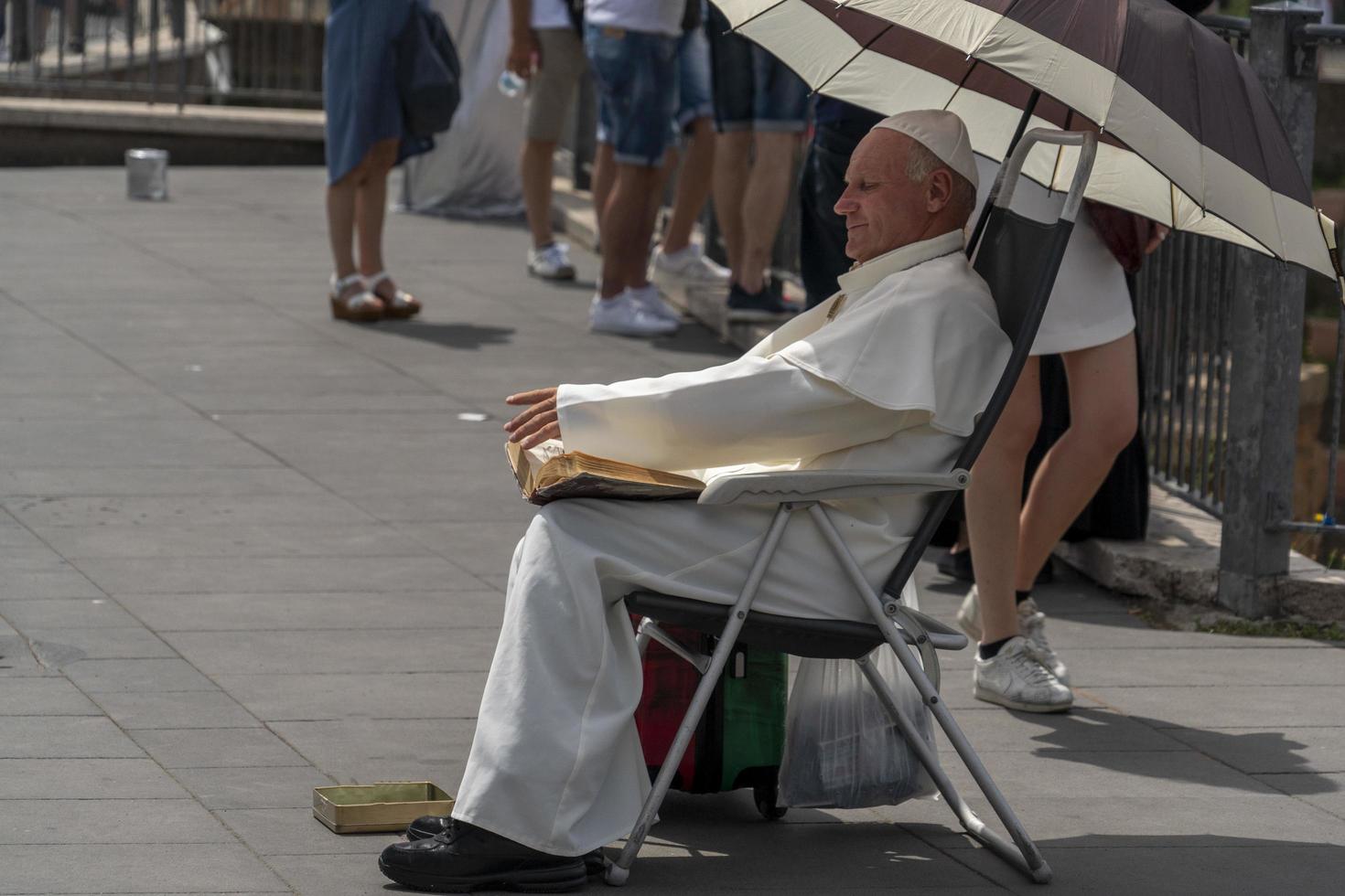 rom, italien - 15. juni 2019 - papst johannes paul ii lookalike foto