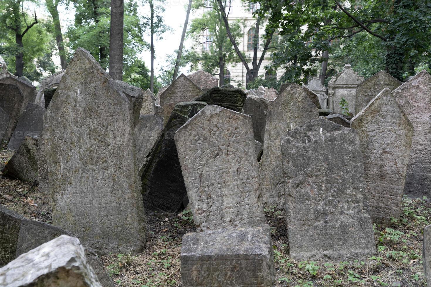 jüdischer alter friedhof in prag foto