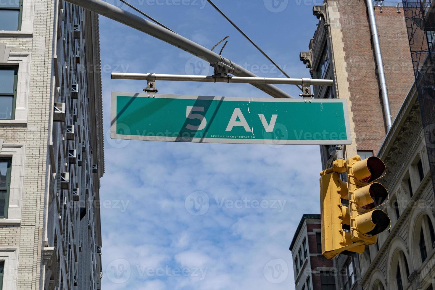 grünes Zeichen der fünften Allee New York East 40th Street foto
