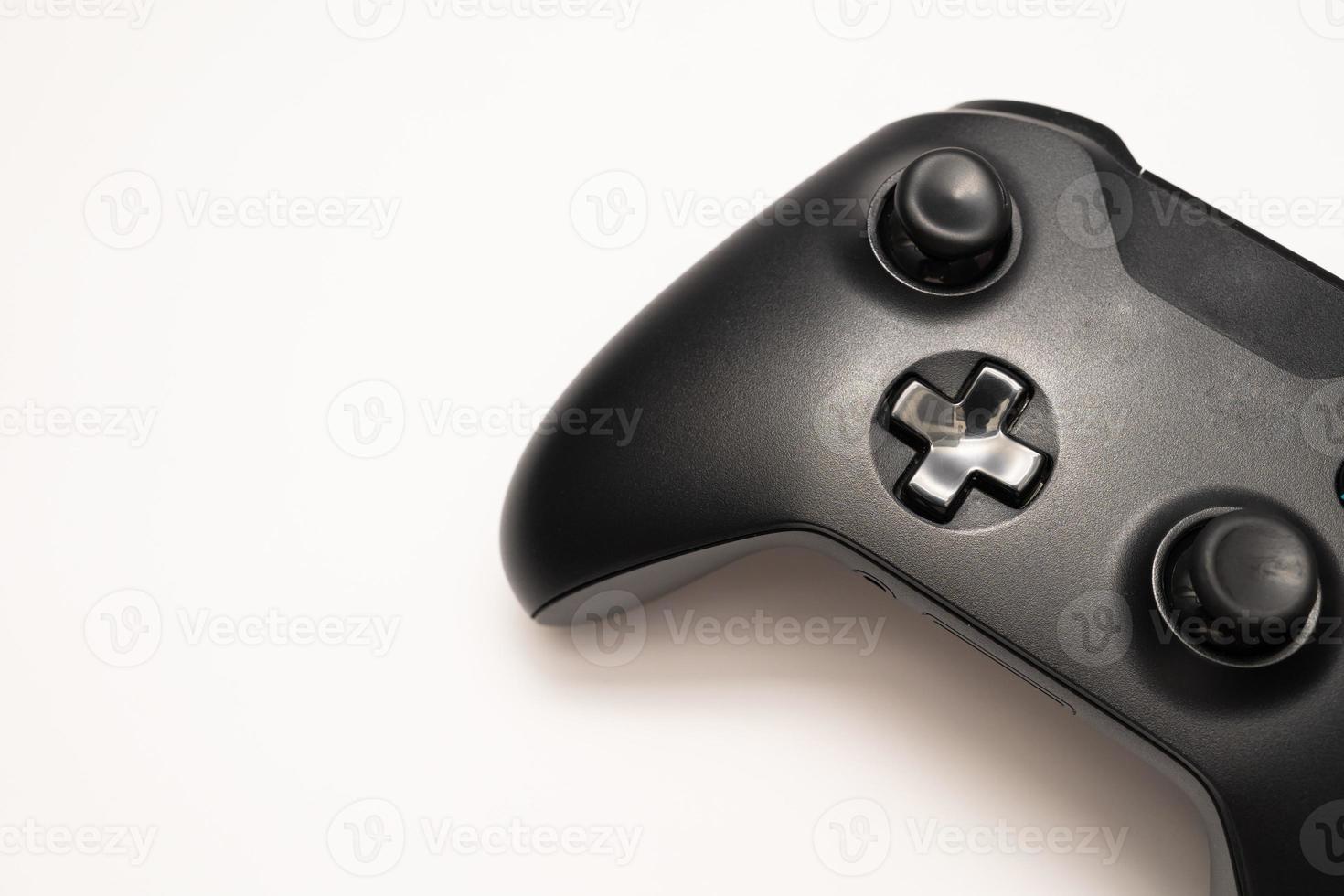 Gamecontroller auf weißem Hintergrund. Schwarzer Gamecontroller isolierter Hintergrund. foto