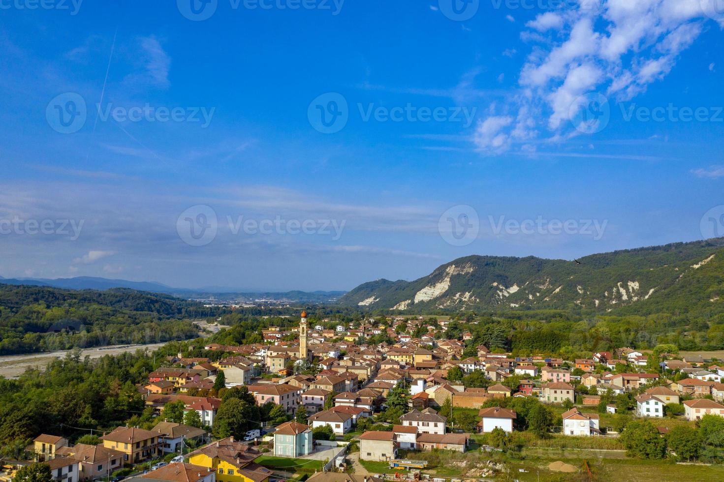 borghetto di borbera italienische ländliche dorfluftaufnahme foto