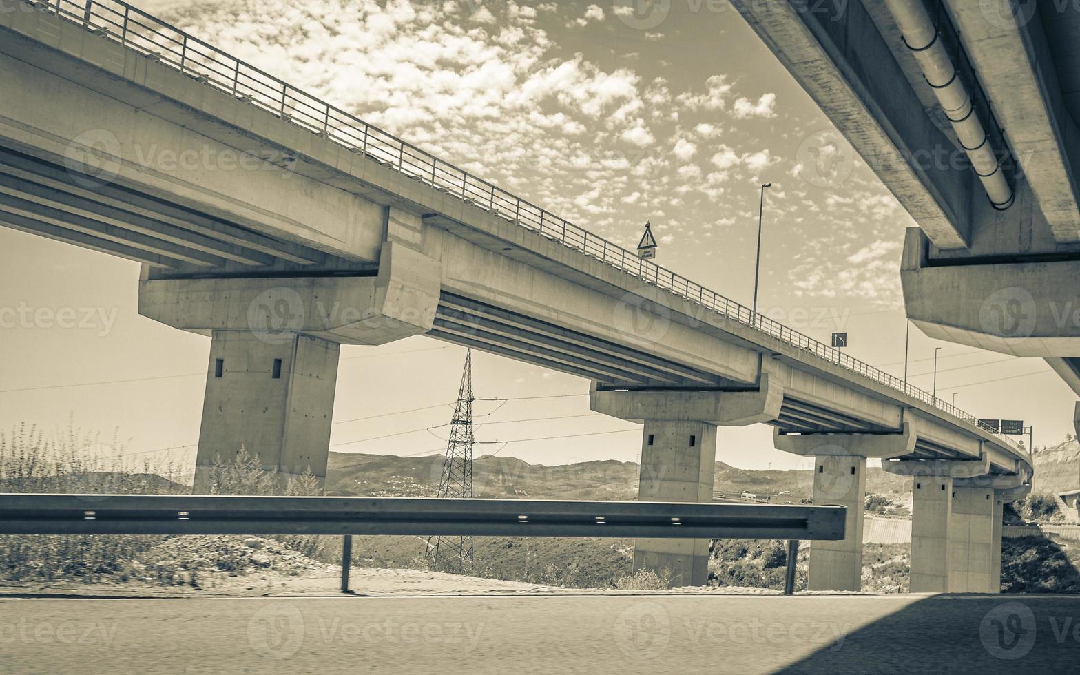 Hochstraße und Brücke in Bakar Kroatien. foto