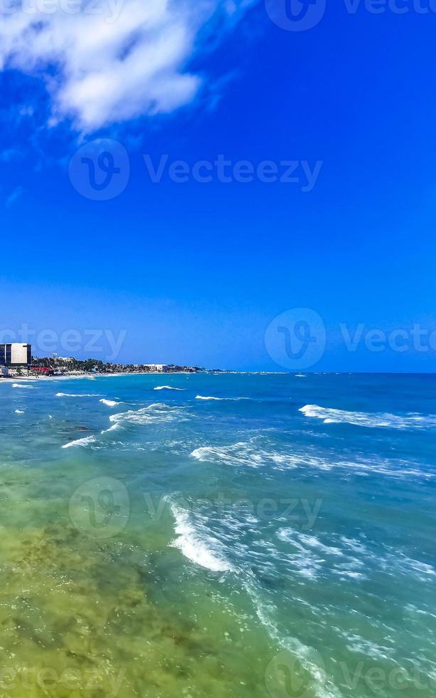 tropischer karibischer strand klares türkisfarbenes wasser playa del carmen mexiko. foto