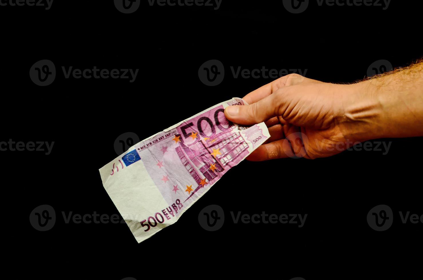 Hand, die Euro-Banknoten hält foto